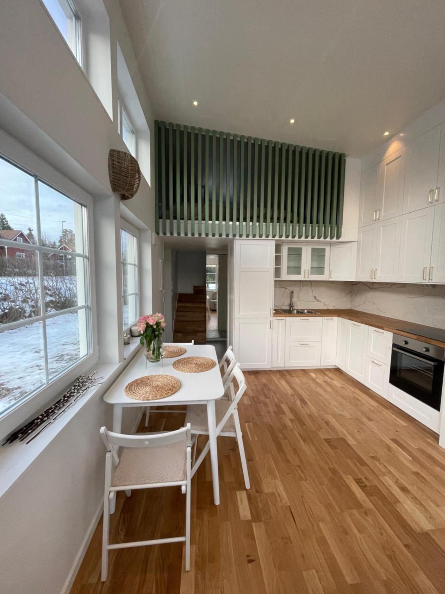 Villa Ett Nytt Fraesch Hus Utanfoer Stockholm Naera Arlanda Rosersberg Esterno foto