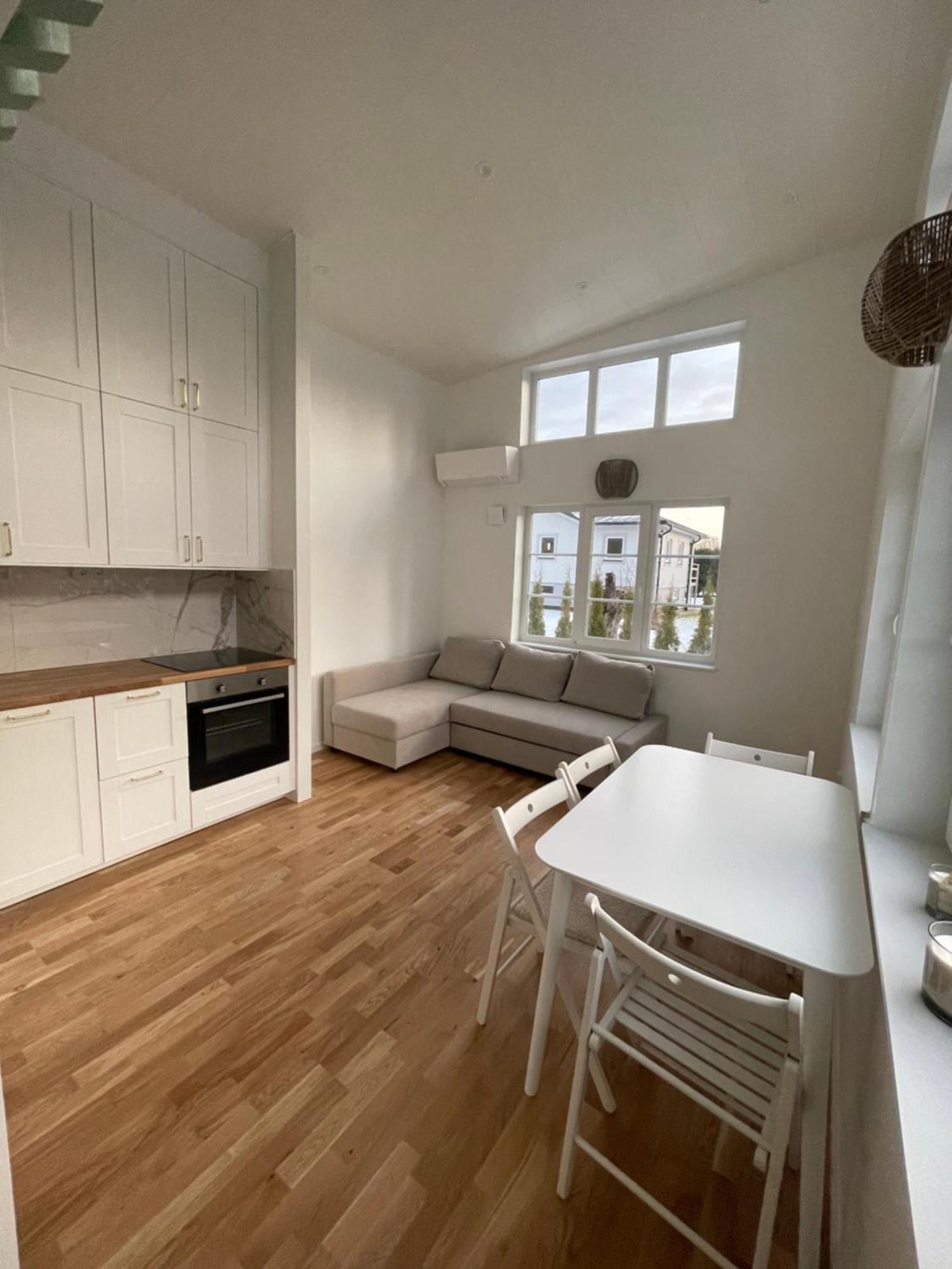 Villa Ett Nytt Fraesch Hus Utanfoer Stockholm Naera Arlanda Rosersberg Esterno foto